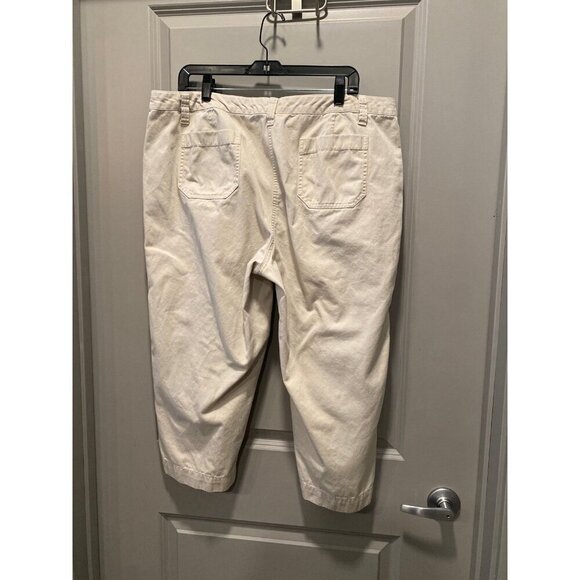 Van Heusen Light Khaki Capris | Women’s 18 | Button Hem Detail - Picture 8 of 9